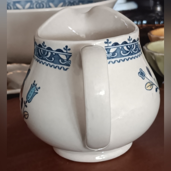 Vintage Johnson Brothers HEARTS and FLOWERS Old Granite Creamer - Picture 12 of 12